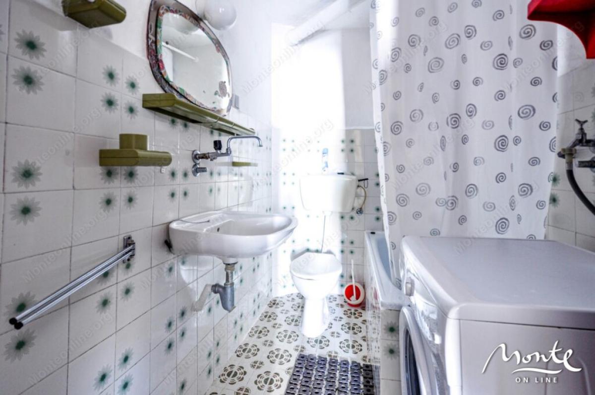 Large house with panoramic views in Krasici 6