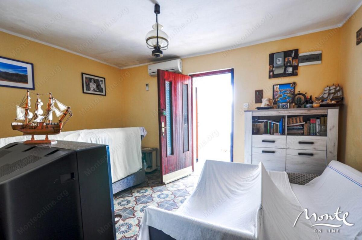 Large house with panoramic views in Krasici 7