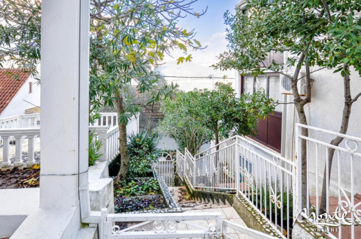 Large house with panoramic views in Krasici 9