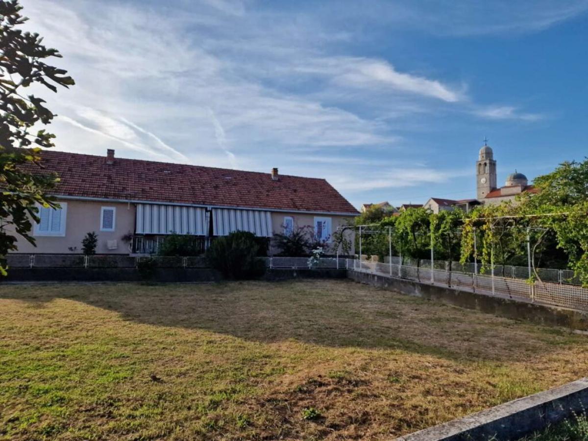 Furnished house with 3 bedrooms in Radovici village, Lustica 4