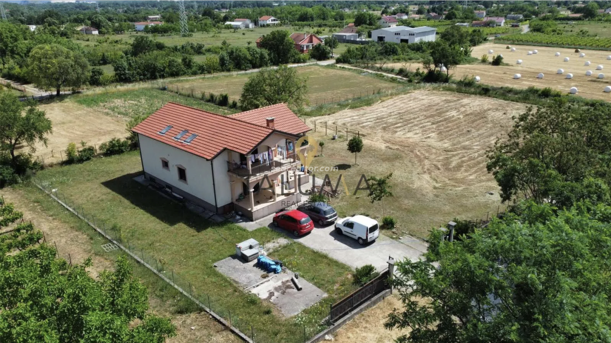Kuća u Danilovgrad, 335m² 2