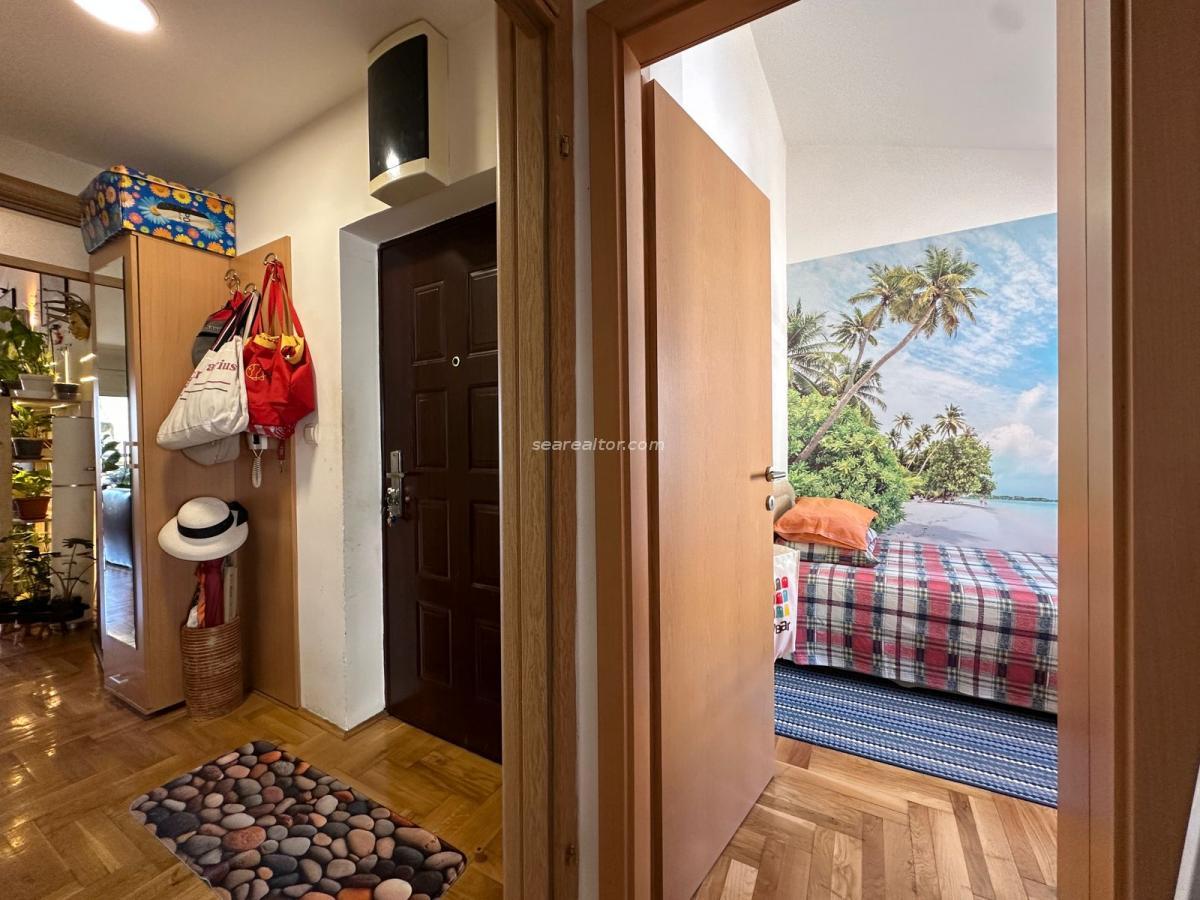 Two-room apartment with sea view and parking, Budva, Lazi 13