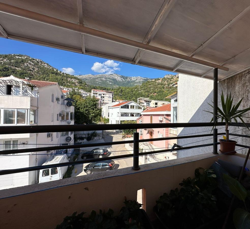 Two-room apartment with sea view and parking, Budva, Lazi 17