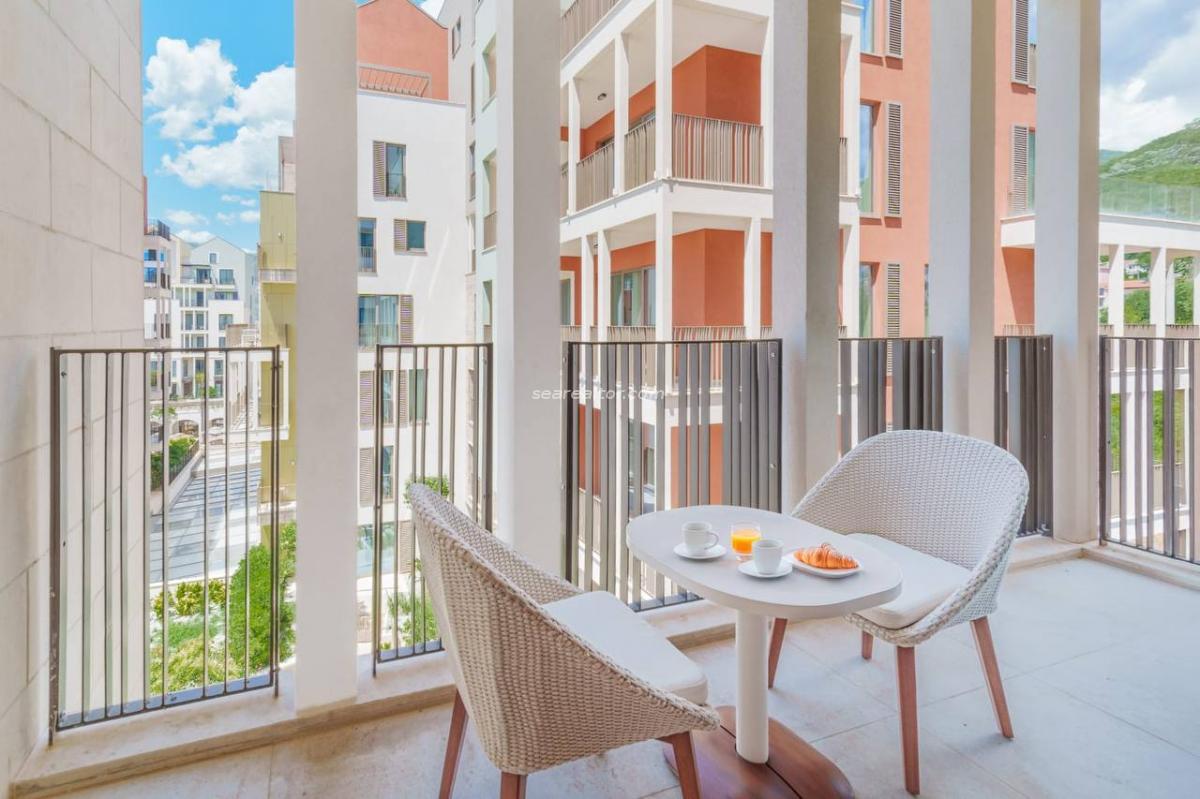 One bedroom apartment 55 m2 in the Boka Place complex, Tivat 3