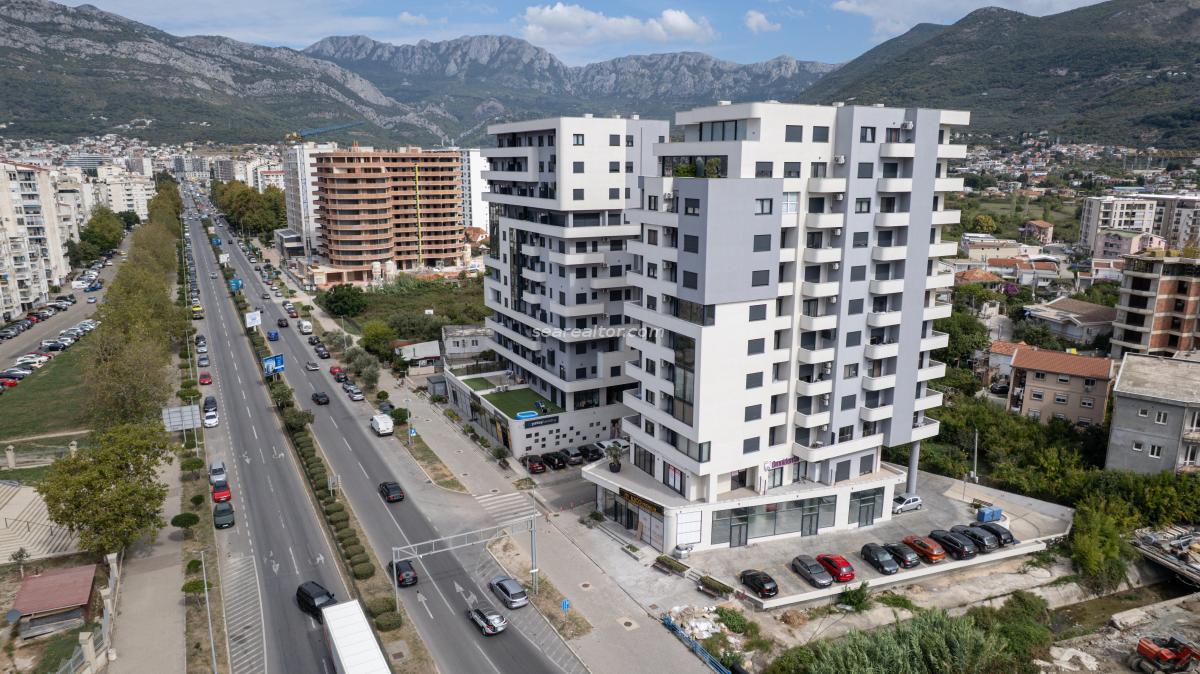 Two-Bedroom Apartment – 83 m² + Terrace 86 m², Bar