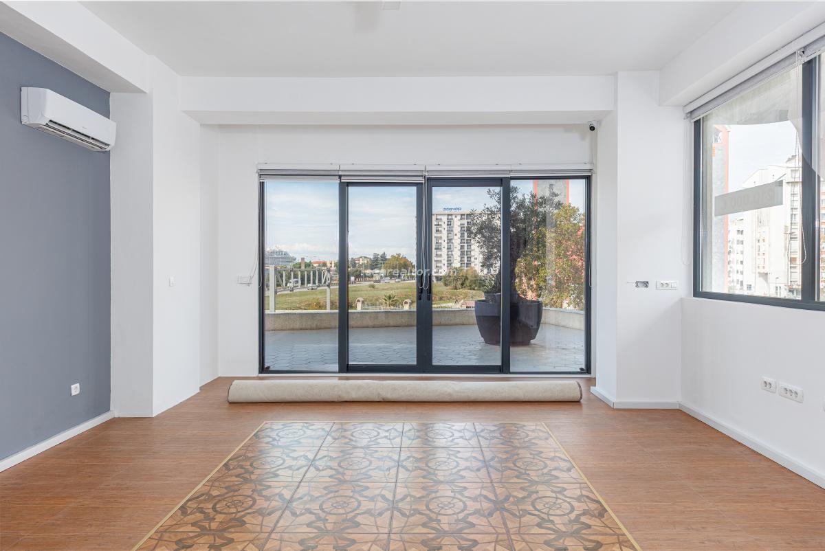 Two-Bedroom Apartment – 83 m² + Terrace 86 m², Bar 3