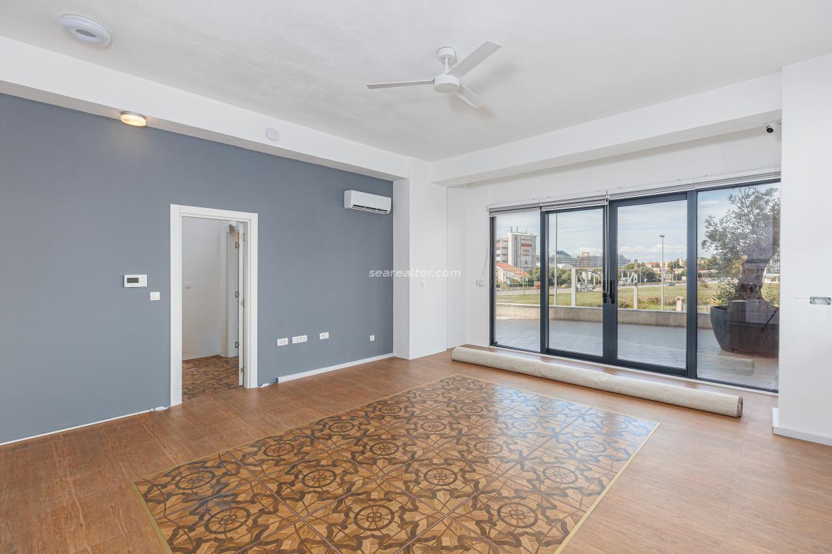 Two-Bedroom Apartment – 83 m² + Terrace 86 m², Bar 4