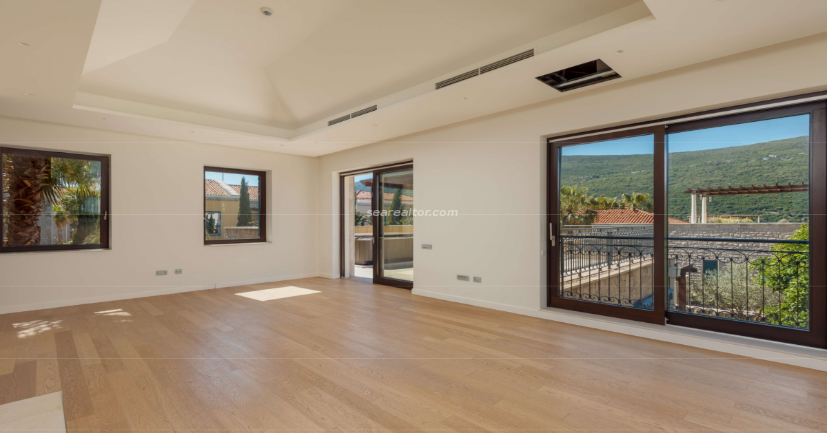 Luxury Apartment with Terrace, Jacuzzi, and Garage Parking in Portonovi 6