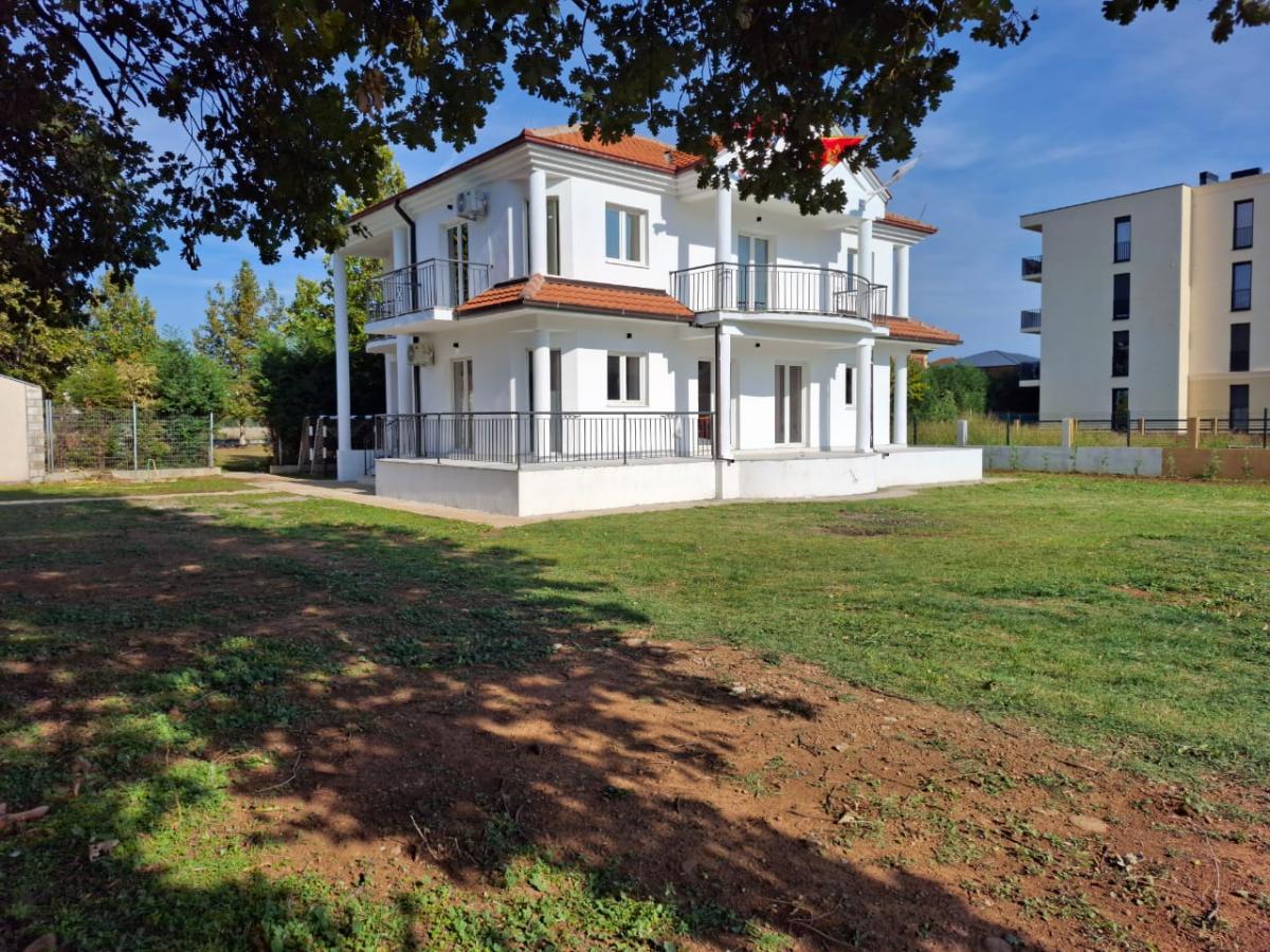 Exclusive family house for sale in Zabjelo 2