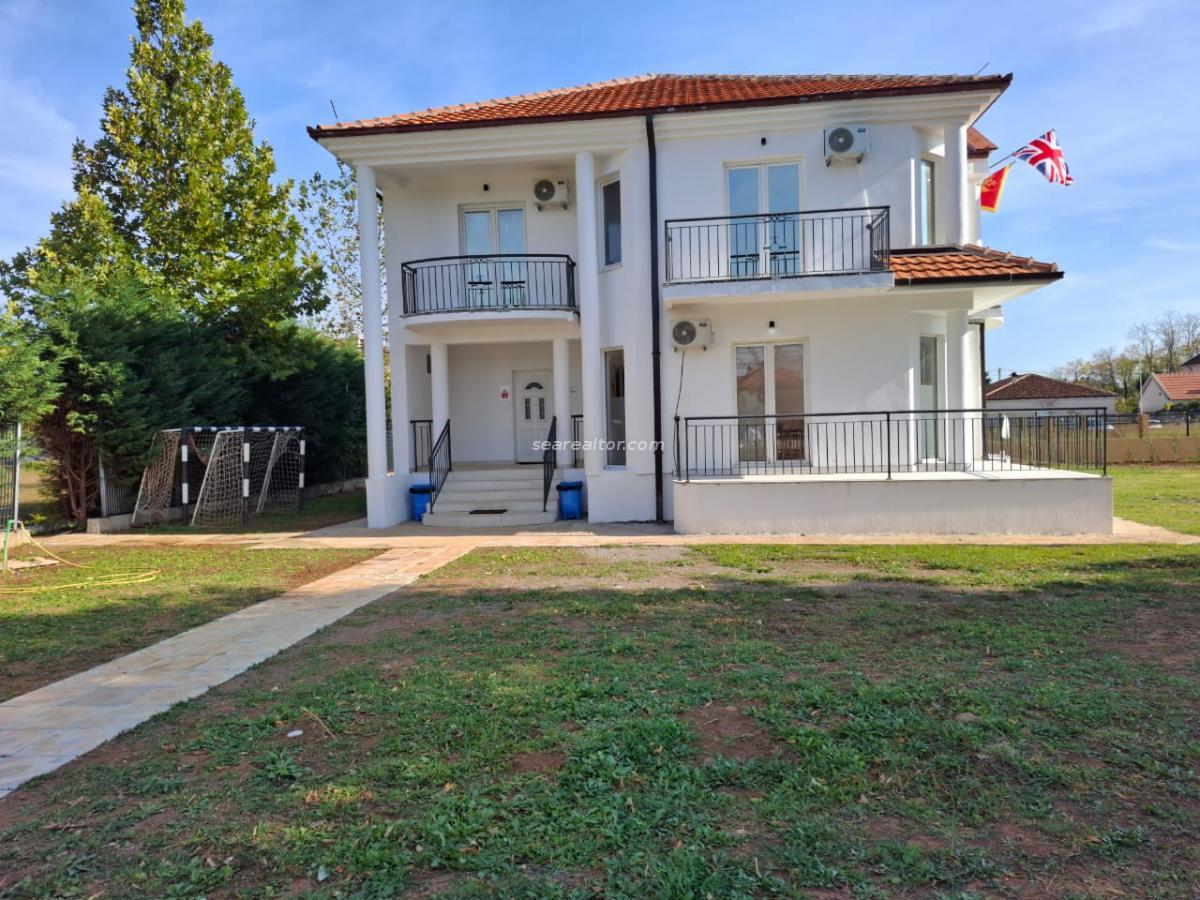Exclusive family house for sale in Zabjelo 3