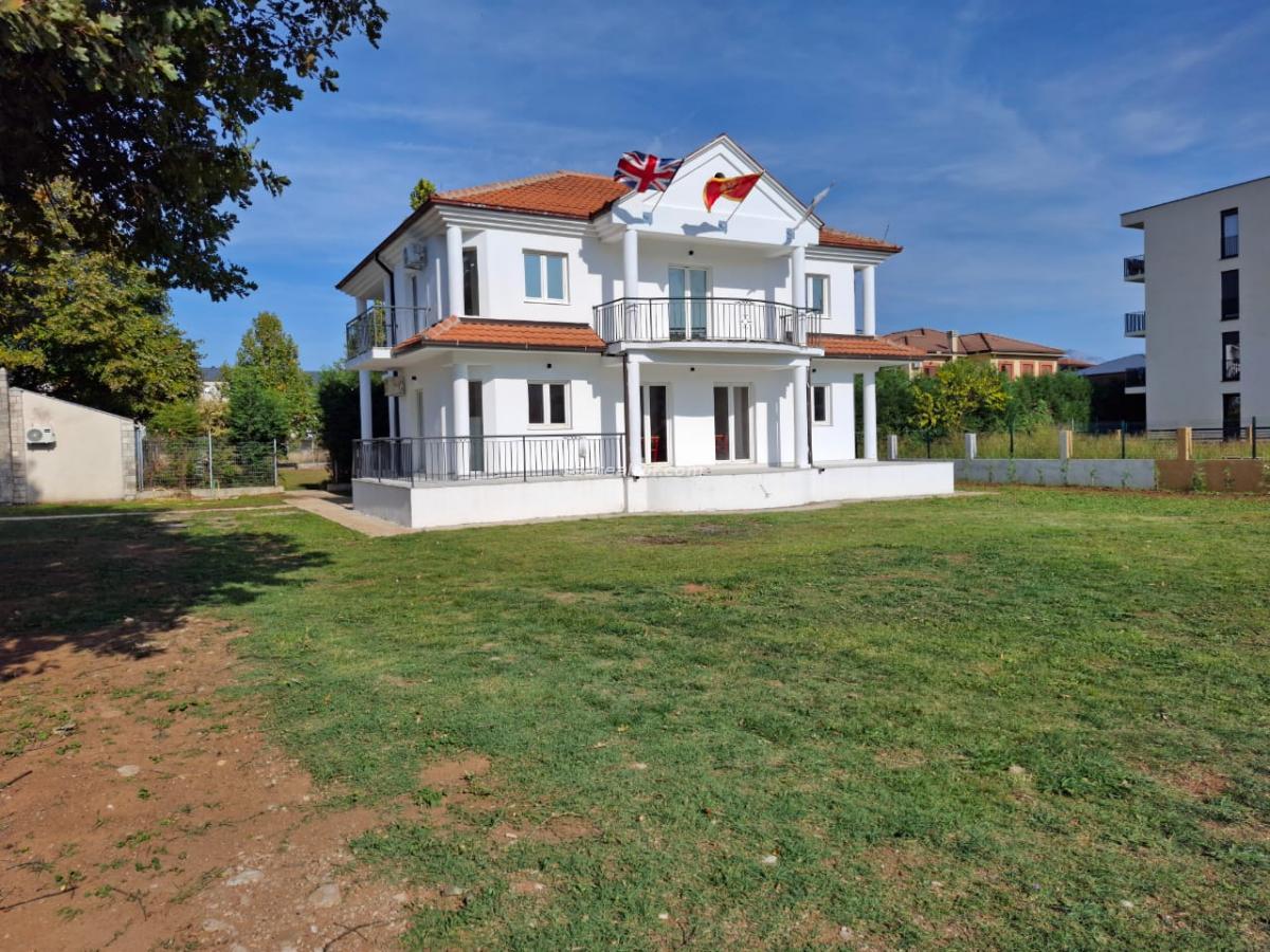 Exclusive family house for sale in Zabjelo 4