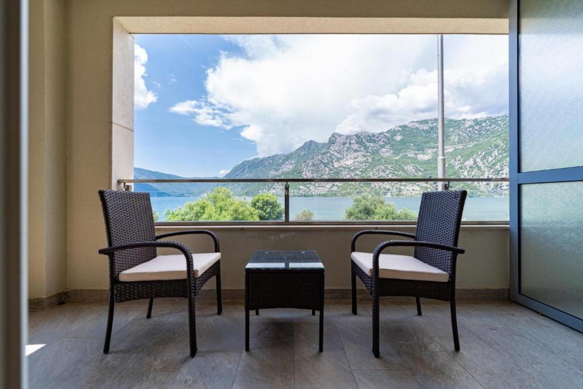 Studio apartment on the first line by the sea – Risan 3
