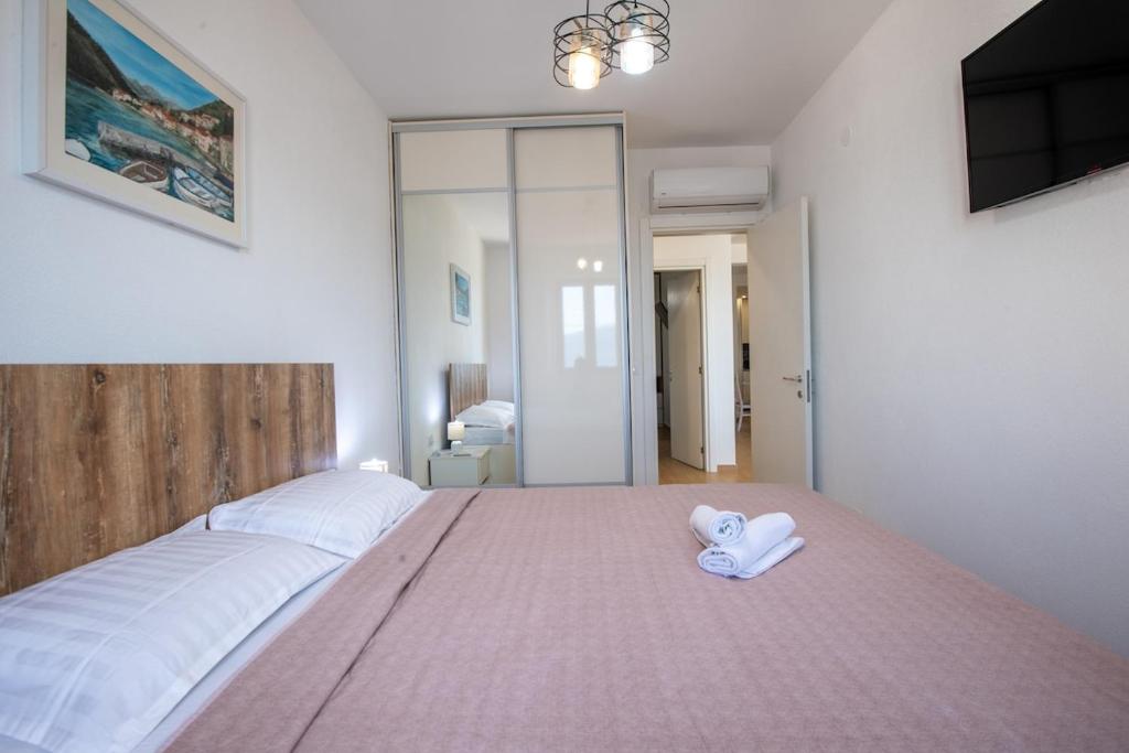 Modern one-bedroom apartment for rent in Tivat, Opatovo neighborhood — 10