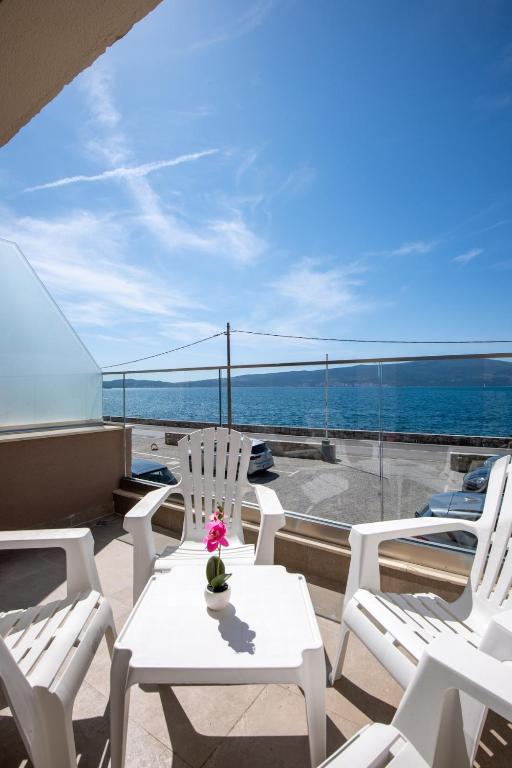 Modern one-bedroom apartment for rent in Tivat, Opatovo neighborhood — 7
