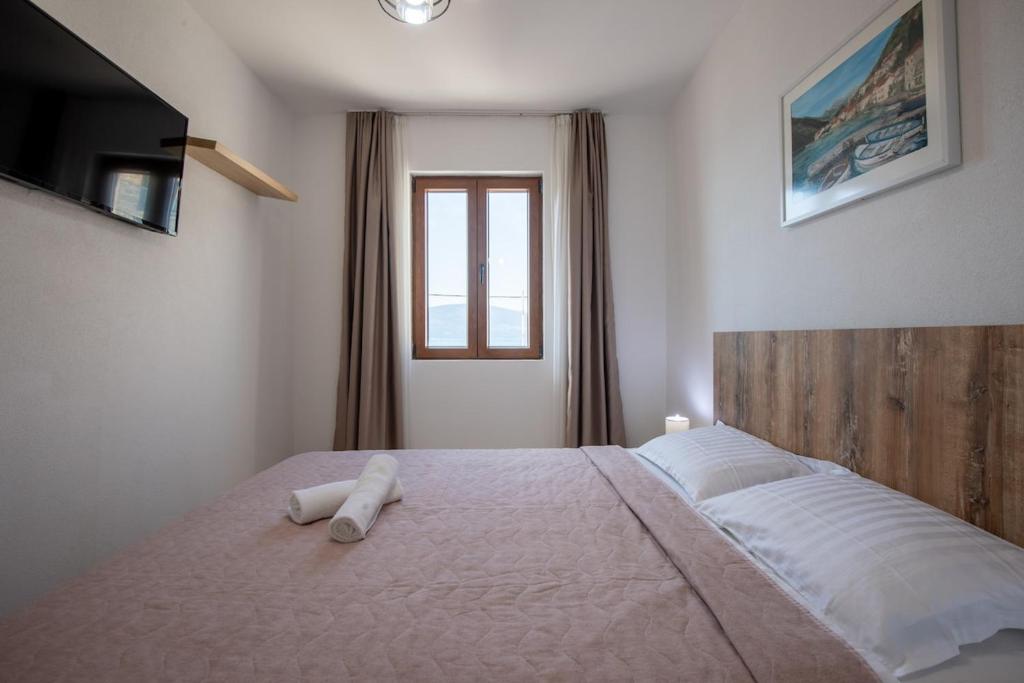 Modern one-bedroom apartment for rent in Tivat, Opatovo neighborhood — 17
