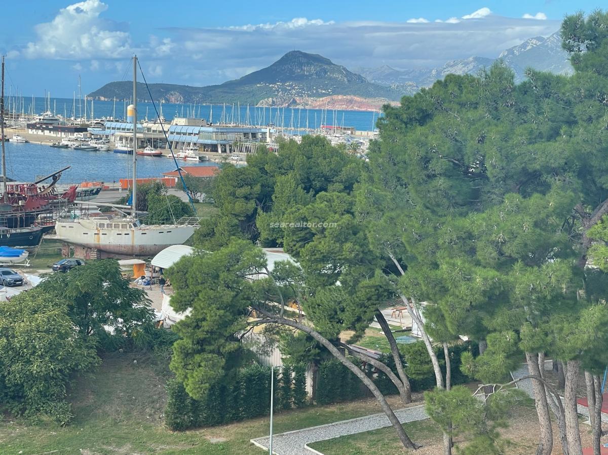 Three-room apartment on the First Line of the Sea, 86 m2 - Bar 2