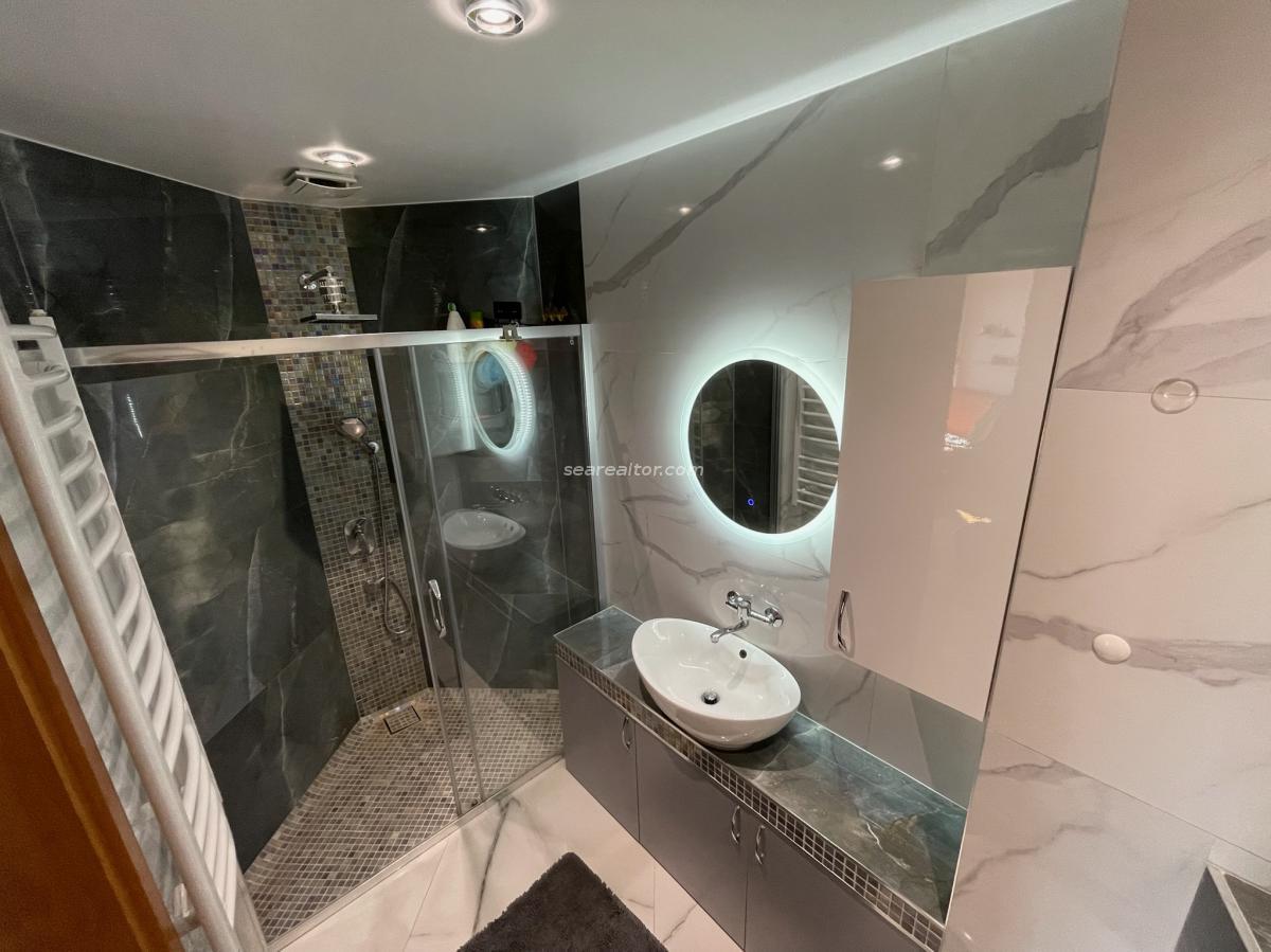 Three-room apartment on the First Line of the Sea, 86 m2 - Bar 16
