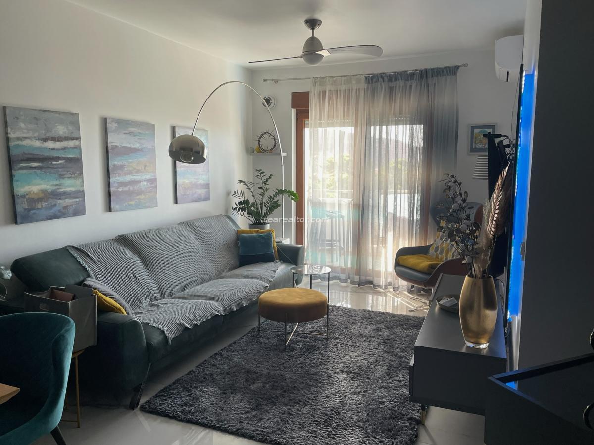 Three-room apartment on the First Line of the Sea, 86 m2 - Bar 3