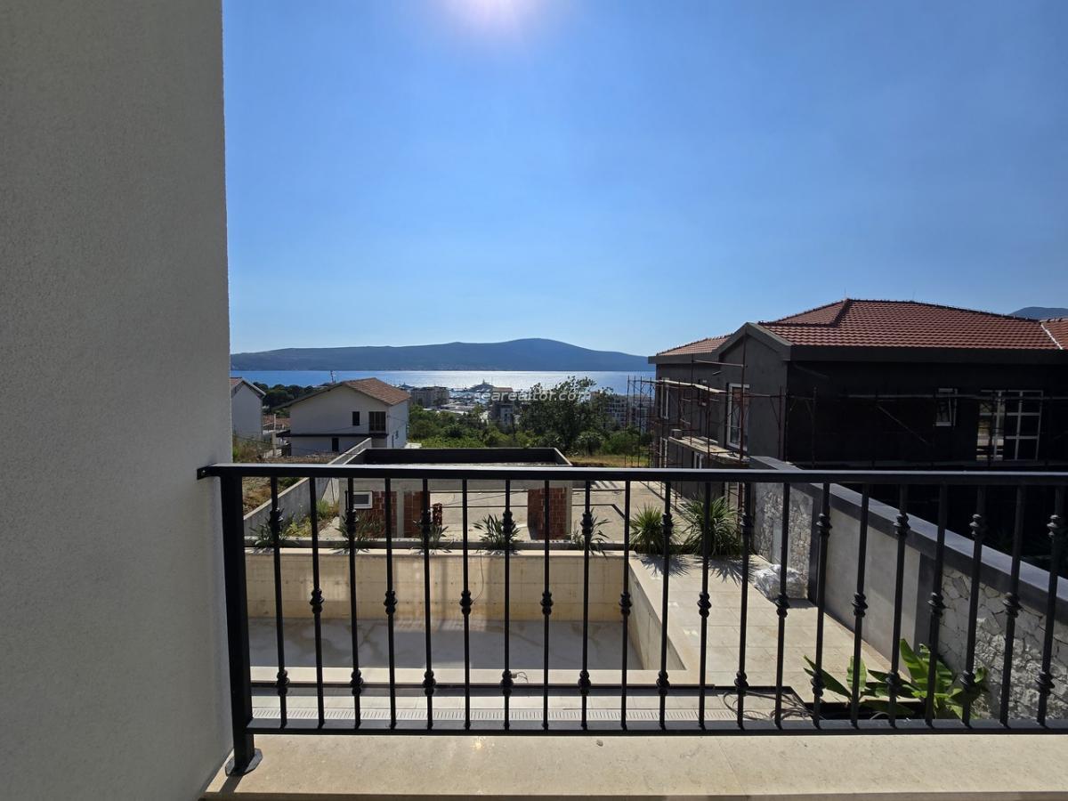 Dvosoban stan u Tivtu, 61m²