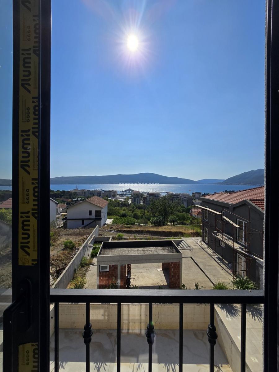 New two-bedroom apartment in Tivat - sea view 9