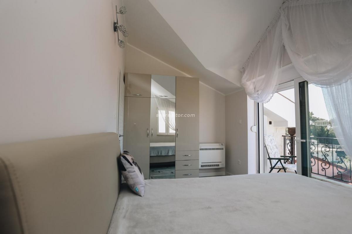 Penthouse in Sveti Stefan with sea view — 19