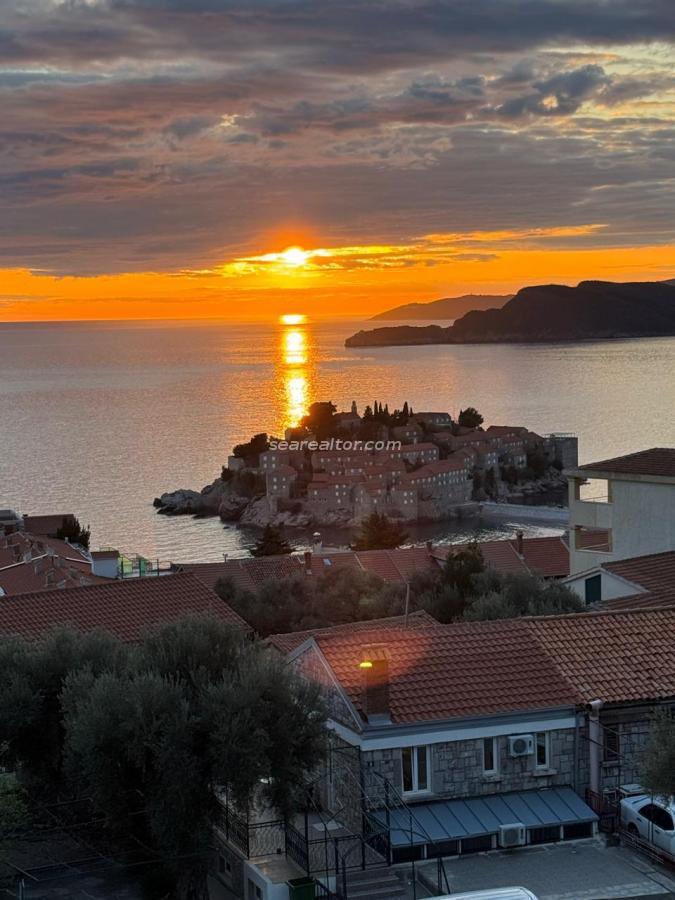 Penthouse in Sveti Stefan with sea view — 23