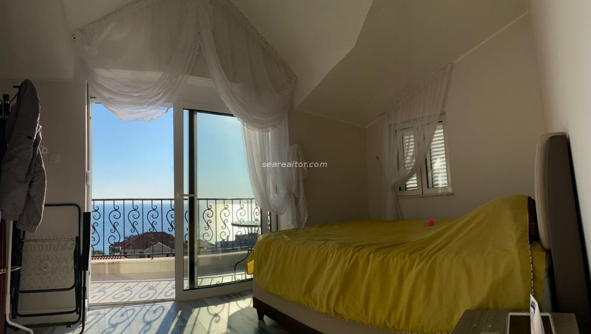 Penthouse in Sveti Stefan with sea view — 4