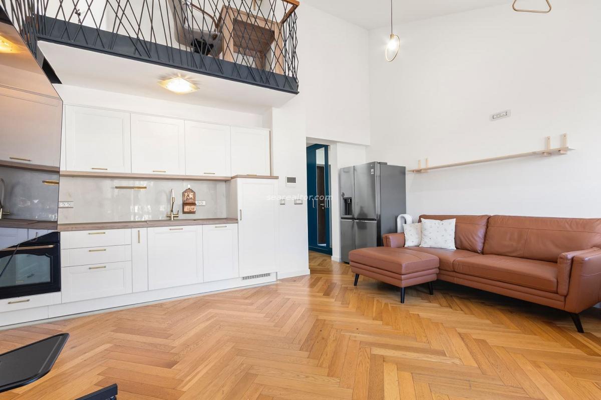 Dvosoban stan u Tivtu, 68m² — 2
