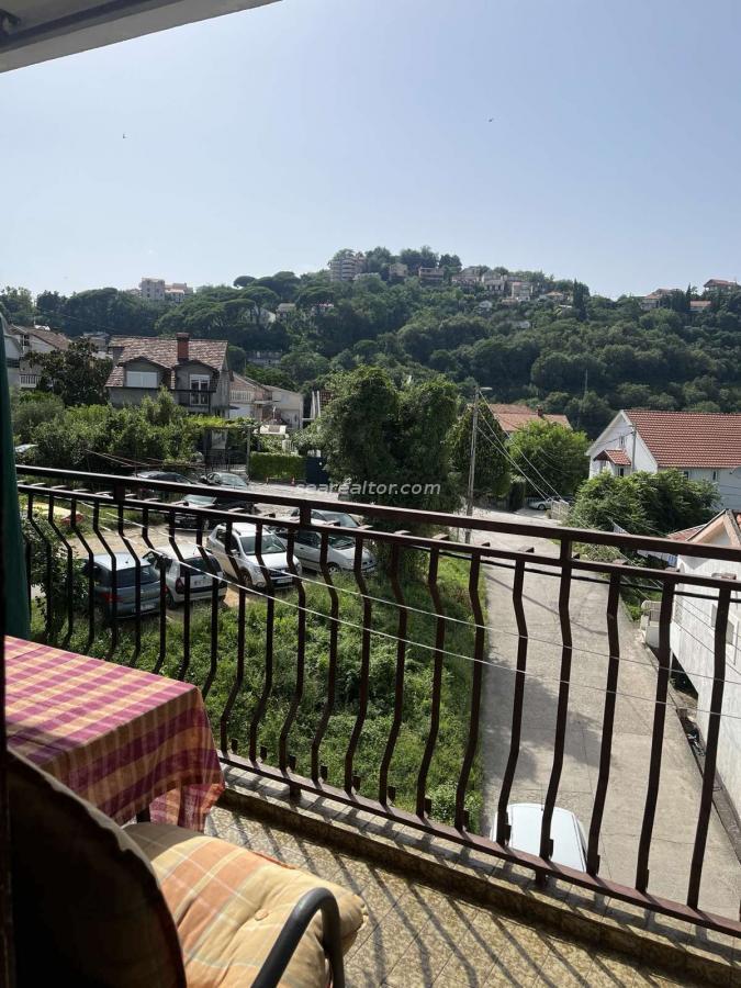 Two-bedroom apartment with 4 terraces in a quiet part of the city - Herceg Novi 2