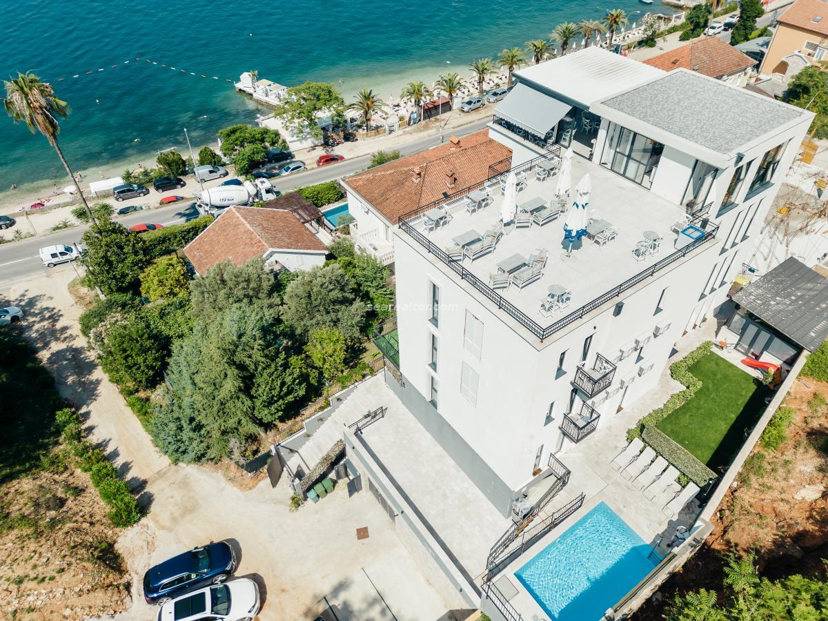 Hotel on the seashore with a swimming pool - Herceg Novi