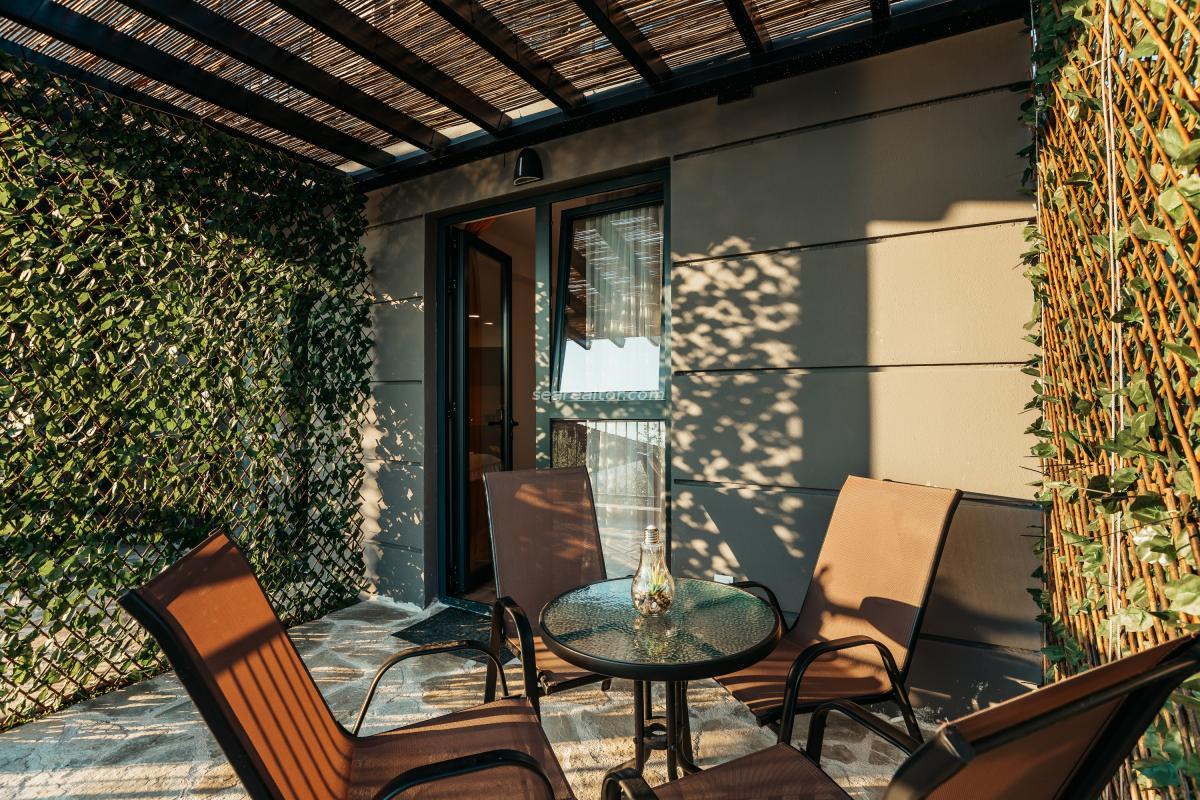 Hotel on the seashore with a swimming pool - Herceg Novi 15