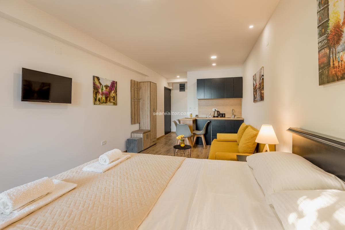 Hotel on the seashore with a swimming pool - Herceg Novi 17