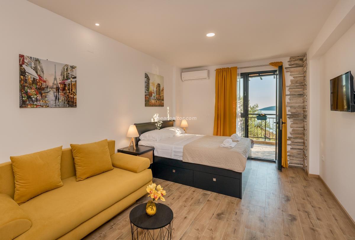 Hotel on the seashore with a swimming pool - Herceg Novi 20