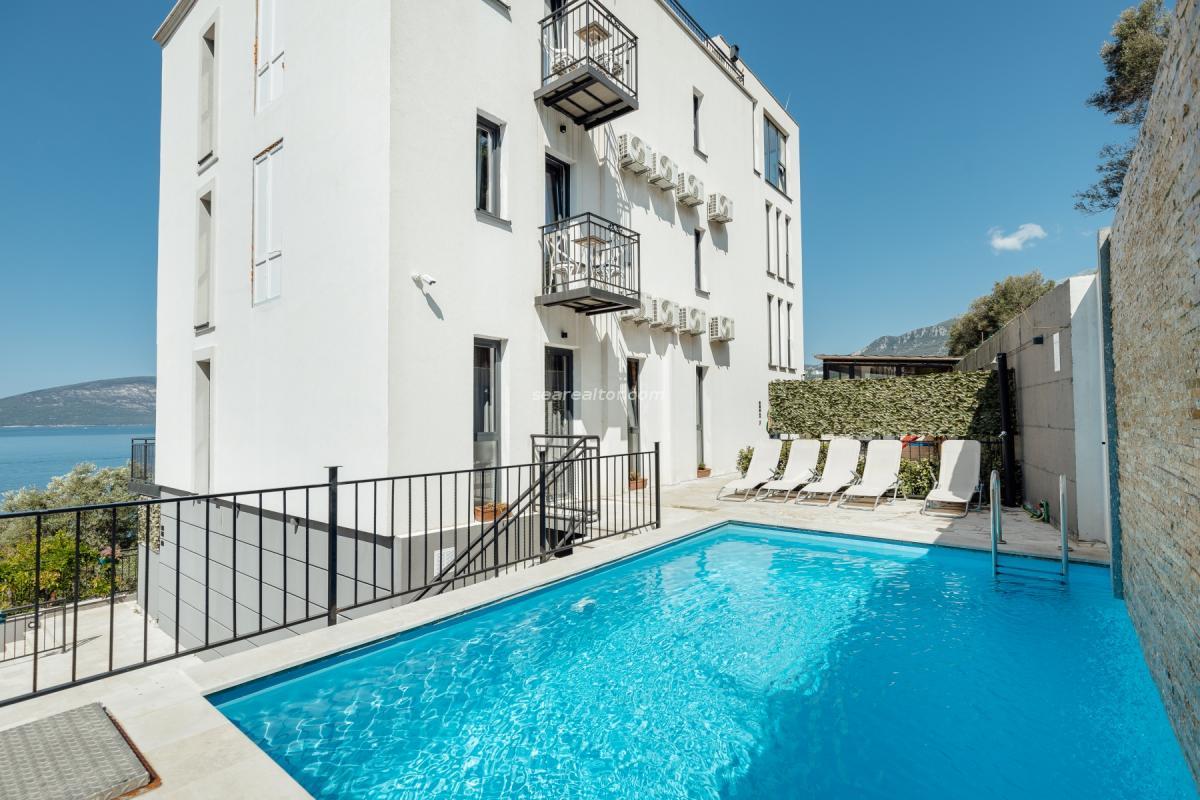 Hotel on the seashore with a swimming pool - Herceg Novi 3