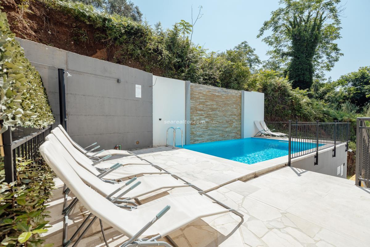 Hotel on the seashore with a swimming pool - Herceg Novi 31