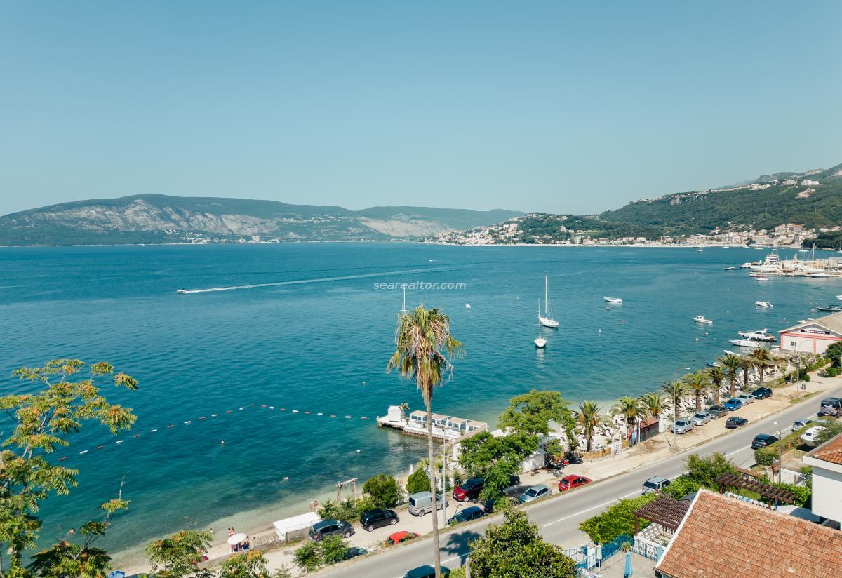 Hotel on the seashore with a swimming pool - Herceg Novi 32