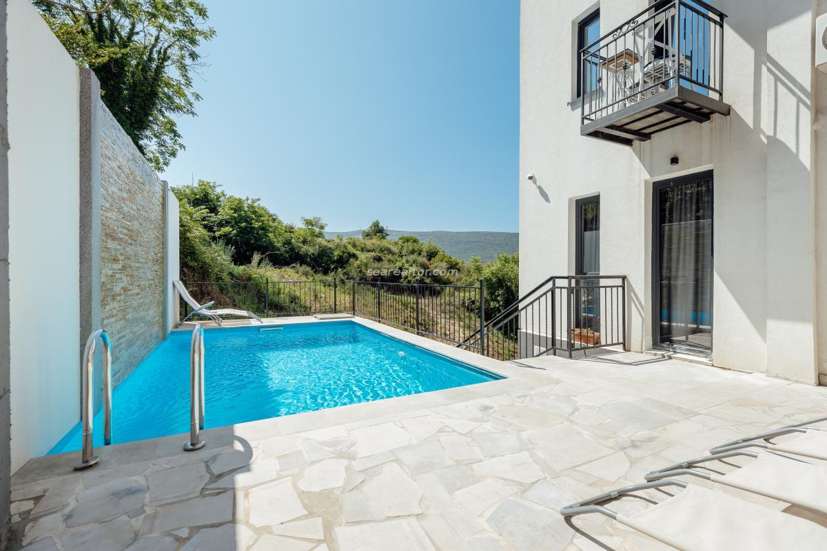 Hotel on the seashore with a swimming pool - Herceg Novi 33