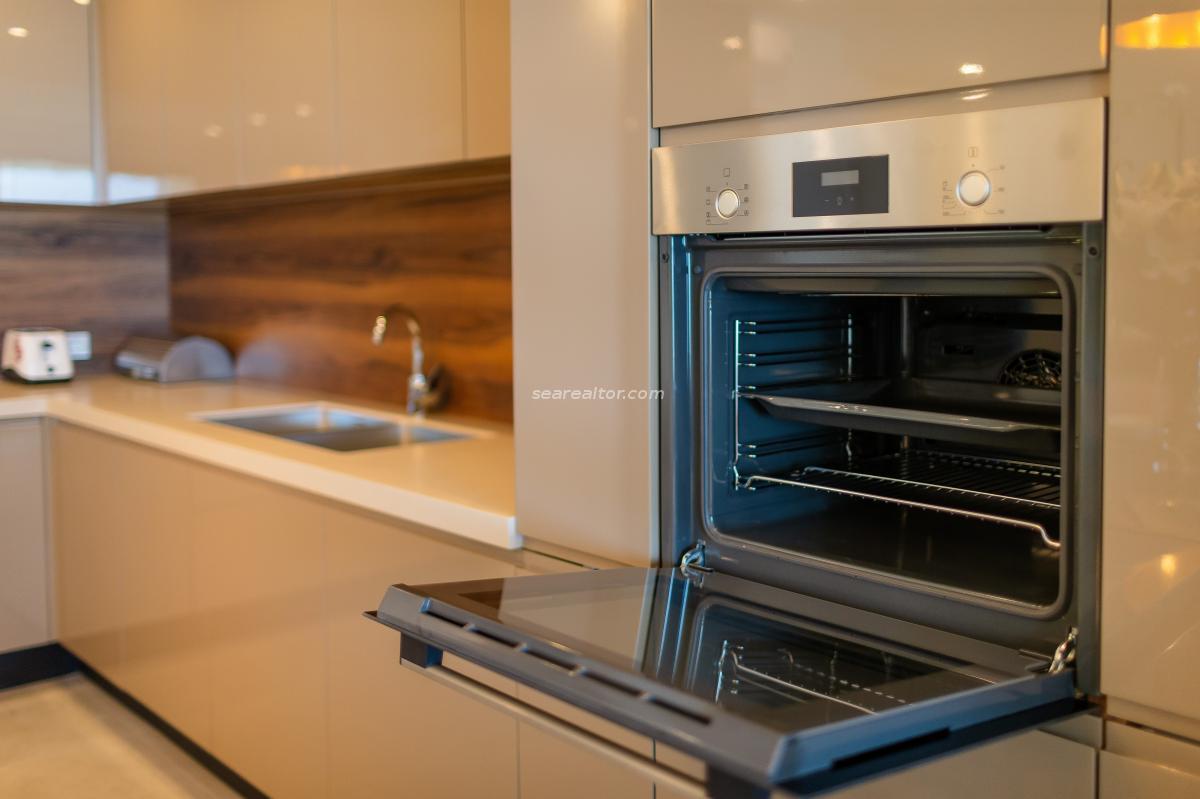 Two-bedroom apartment with a panoramic view of the sea in Rafailovići 13