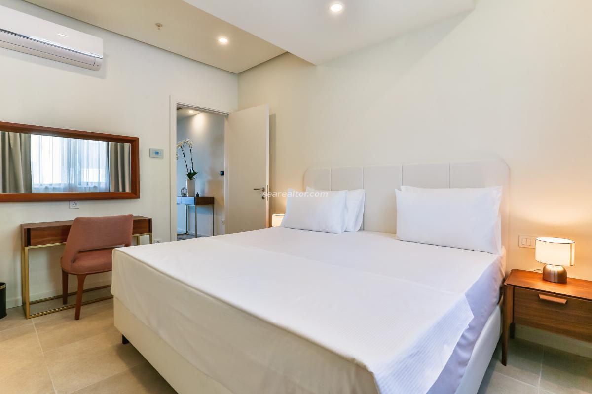 Two-bedroom apartment with a panoramic view of the sea in Rafailovići 18