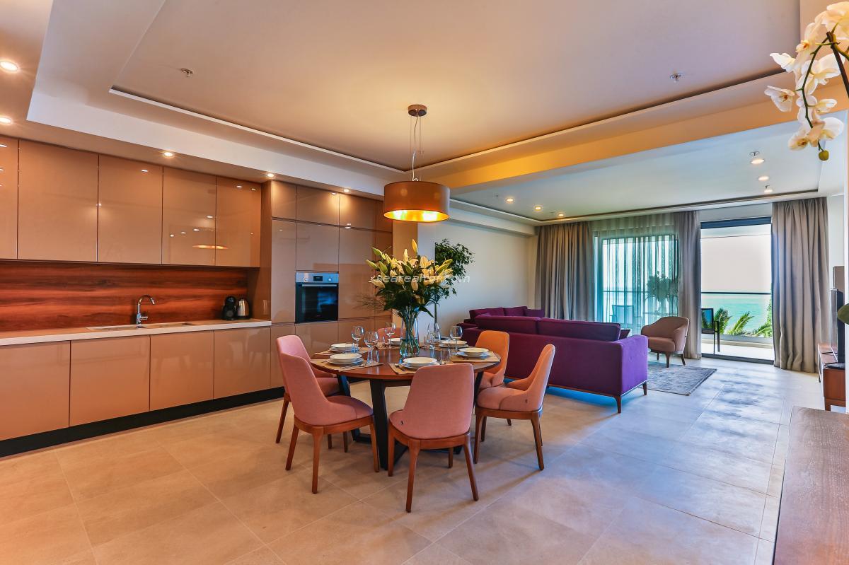 Two-bedroom apartment with a panoramic view of the sea in Rafailovići 3
