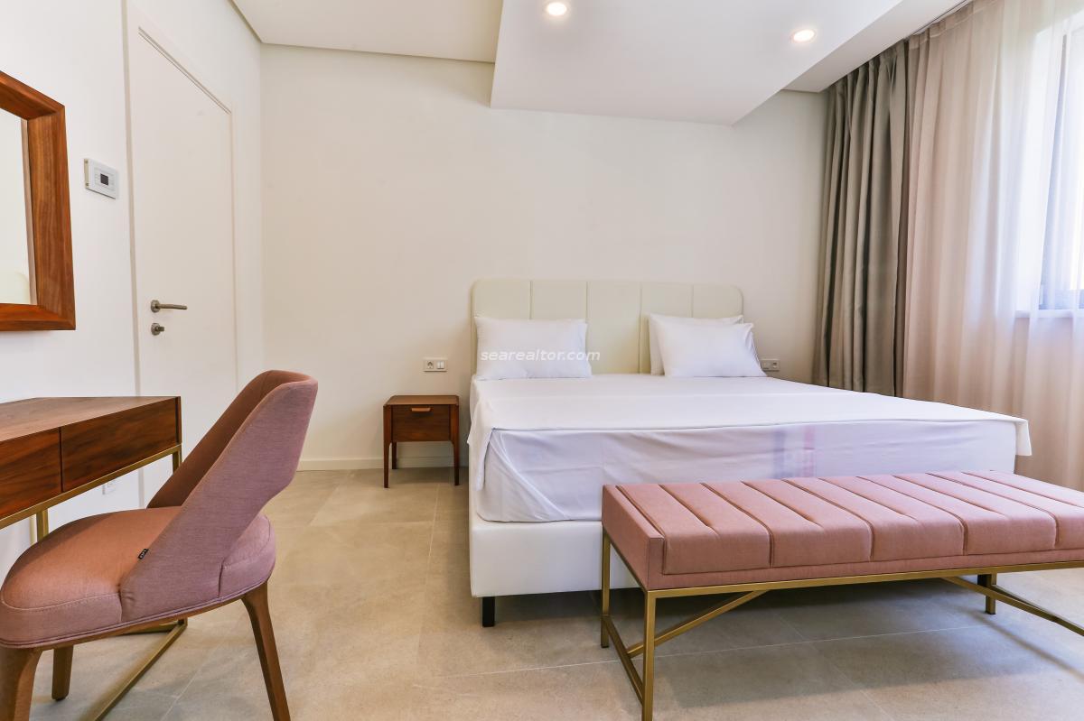 Three-bedroom apartment with a panoramic view of the sea in Rafailovići 14