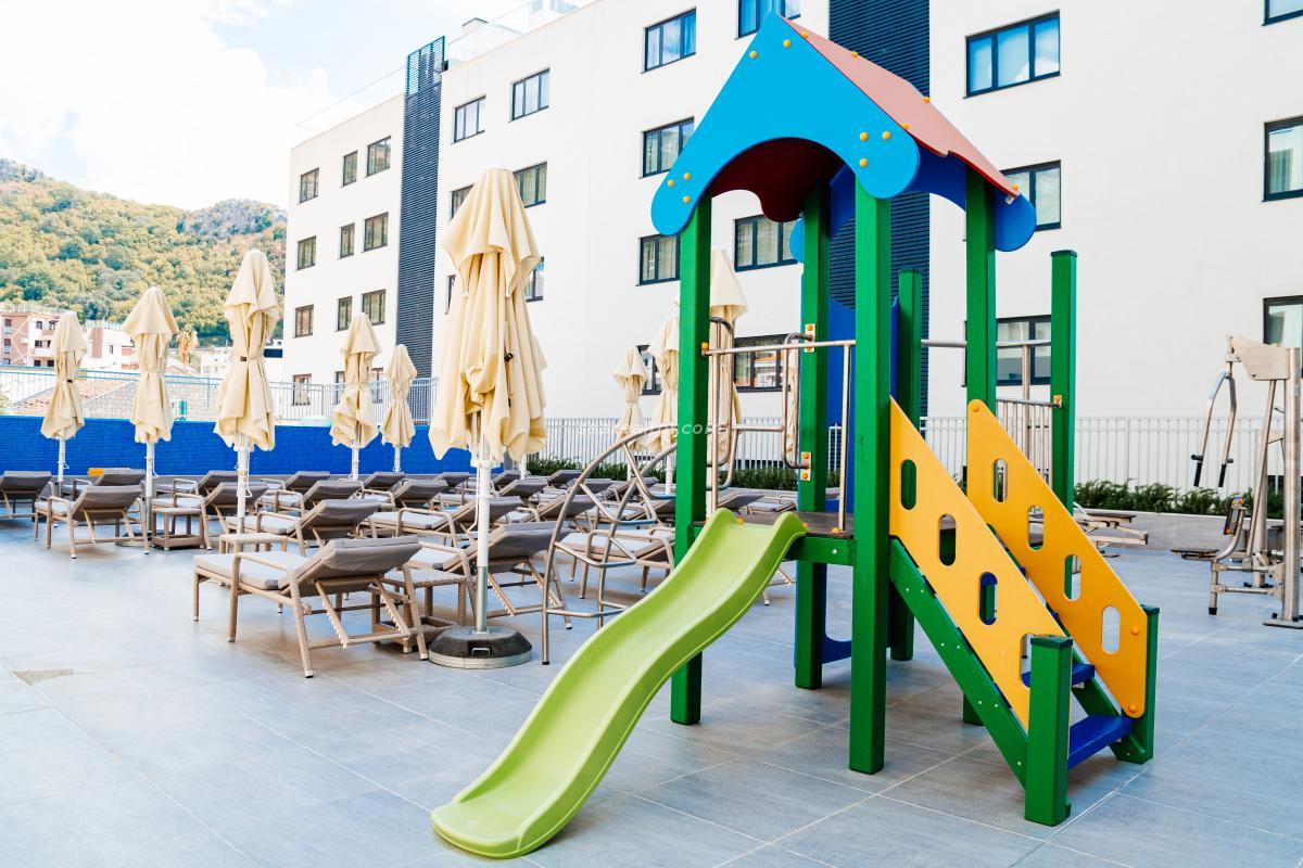 Three-bedroom apartment with a panoramic view of the sea in Rafailovići 19