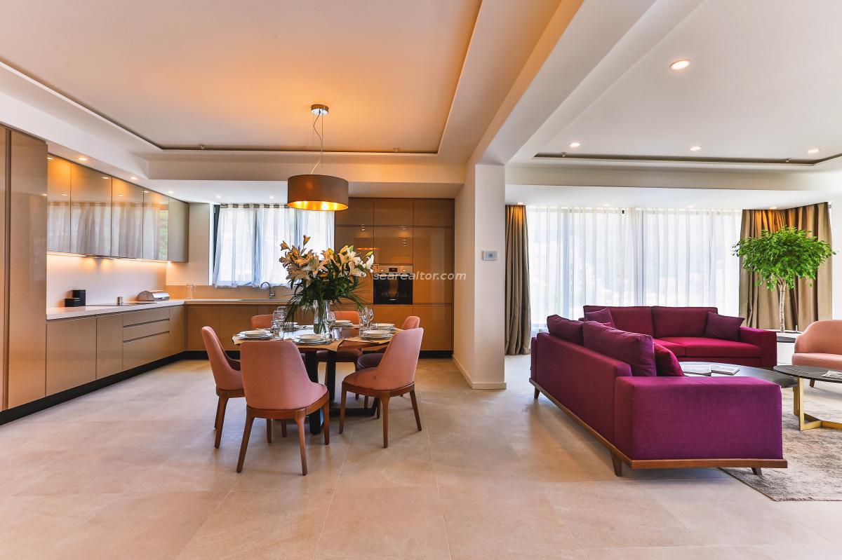 Three-bedroom apartment with a panoramic view of the sea in Rafailovići 4