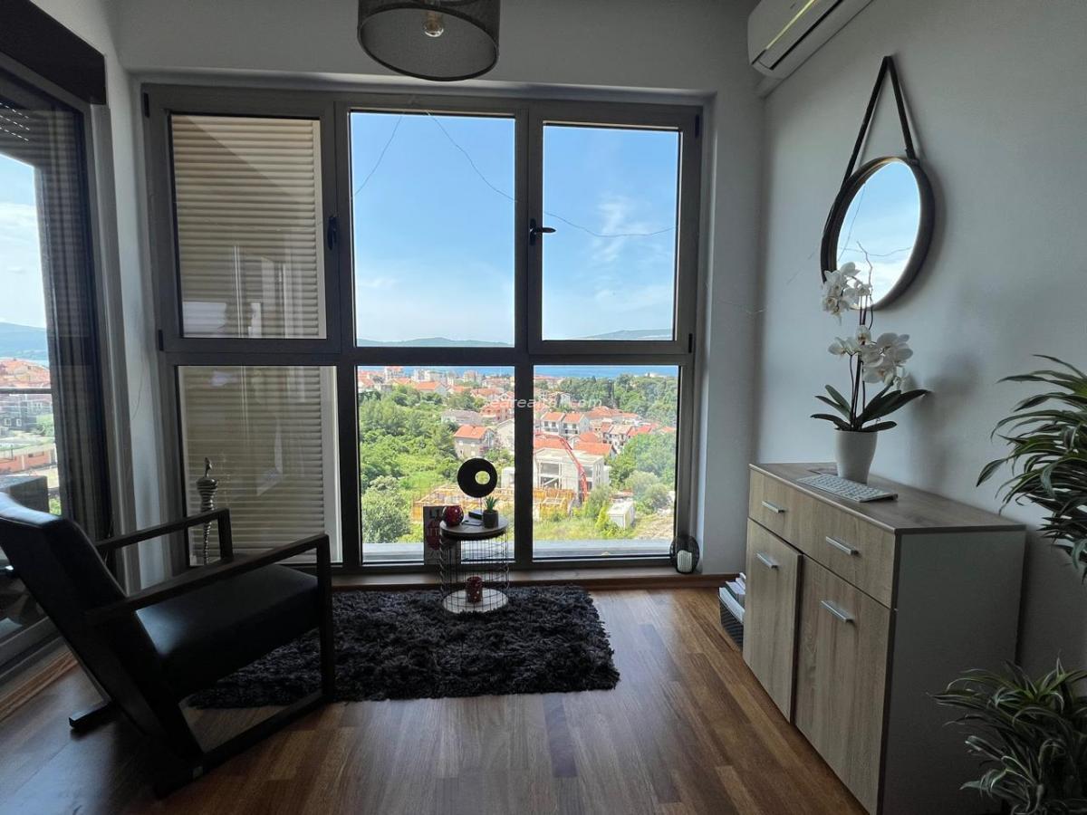 One-bedroom apartment with sea view for sale - Tivat 4