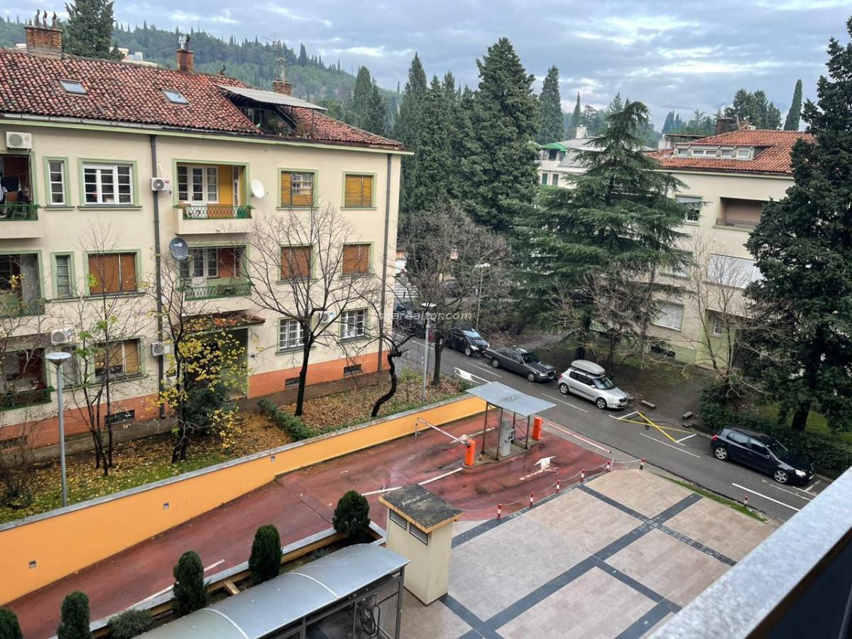 One bedroom apartment 58m2 for rent - Center Podgorica 8