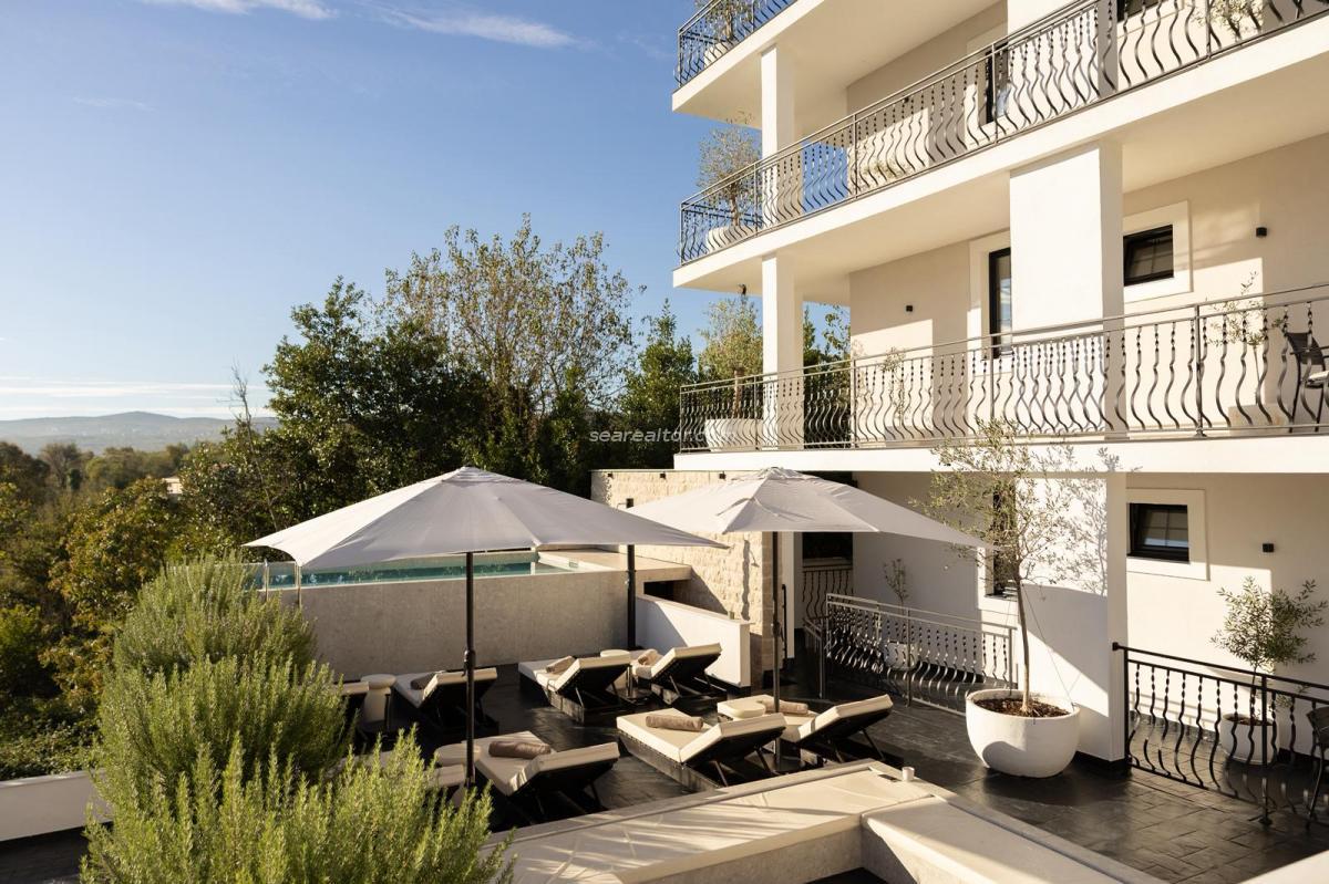 Two-bedroom apartment in a complex with a swimming pool and parking - Tivat 2