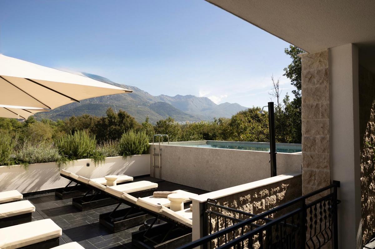 Two-bedroom apartment in a complex with a swimming pool and parking - Tivat 3