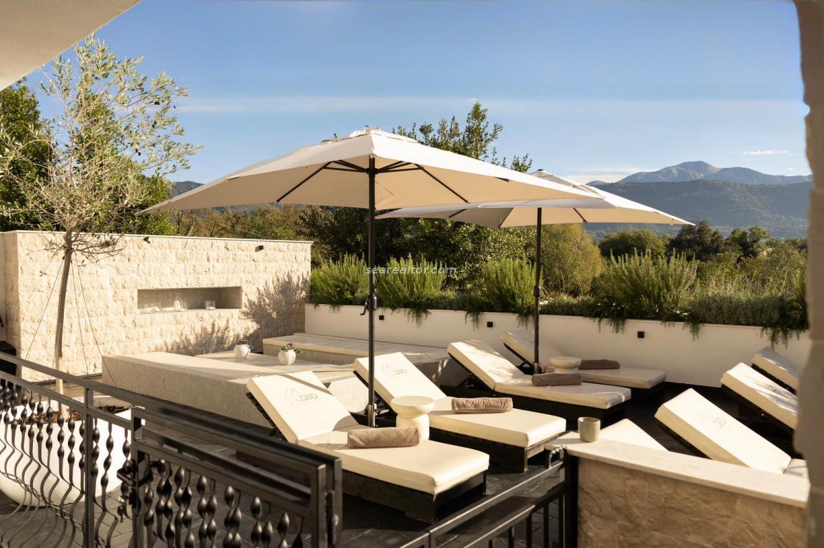 Two-bedroom apartment in a complex with a swimming pool and parking - Tivat 4