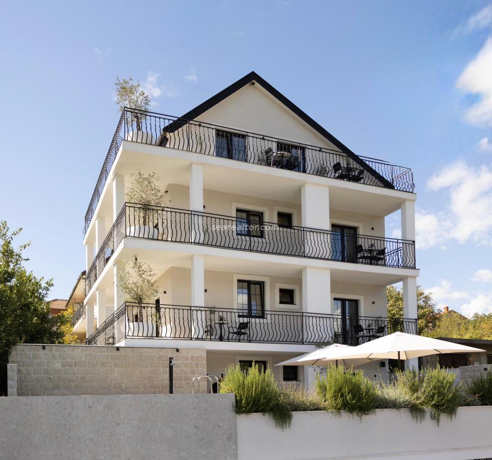 One-bedroom apartment in a complex with a swimming pool and parking - Tivat