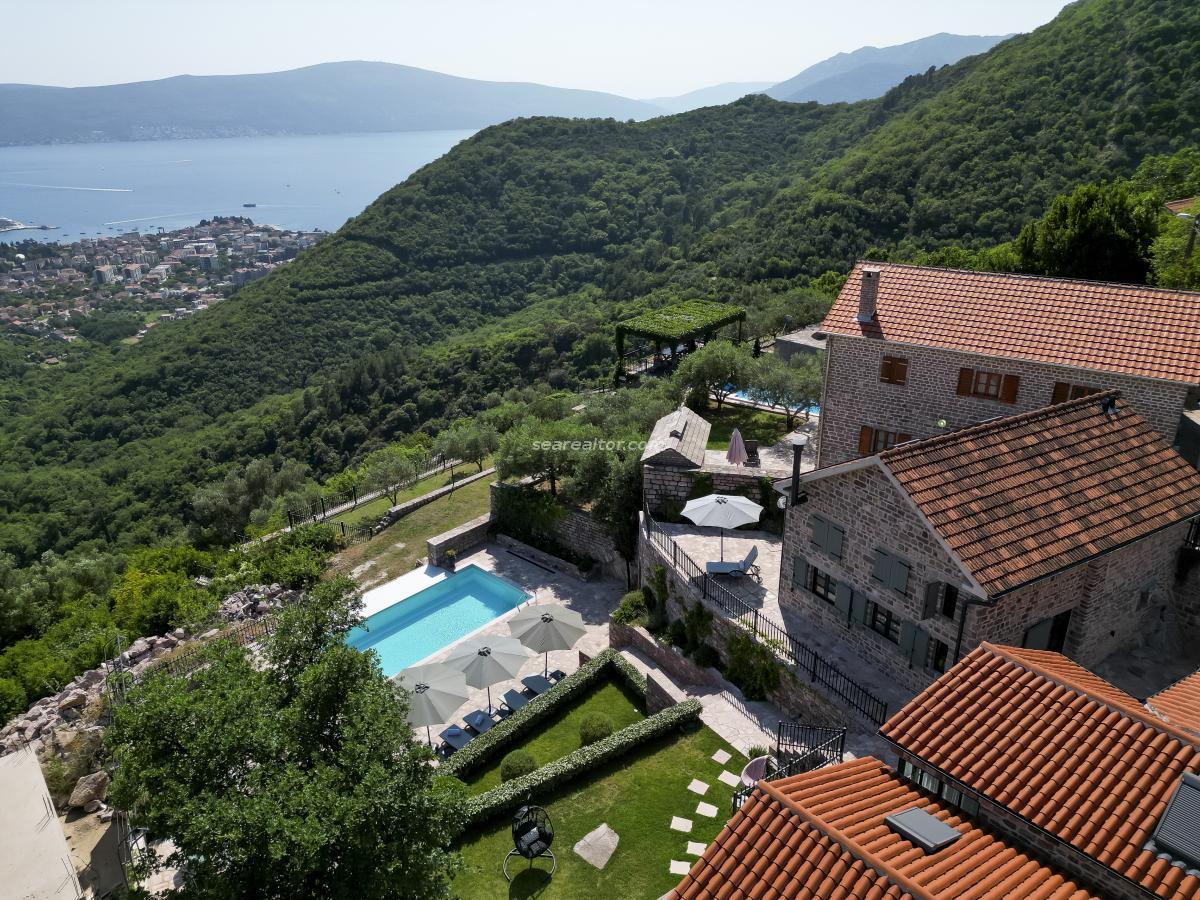 Kuća u Tivtu, 293m²